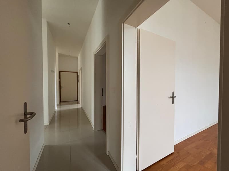 Appartement lumineux de 4 pièces à deux pas de la gare de Couvet (5)