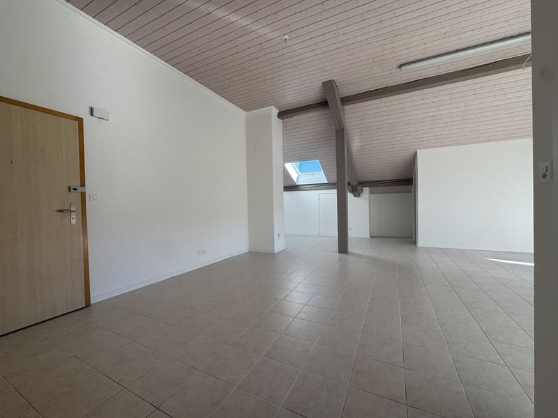 Premier loyer offert - grand appartement 4 pièces de 115 m² avec balcon ? La Sagne (4)