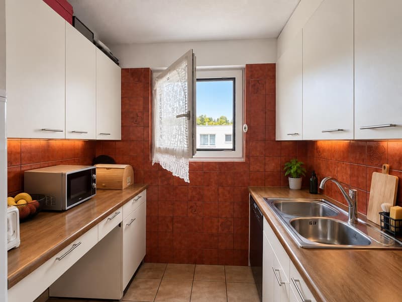 Spacieux 5.5 pièces au dernier étage avec deux balcons et vue dégagée (4)