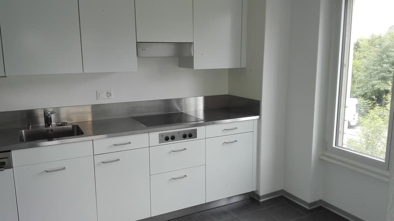Moderne 4.5-Zimmer-Wohnung mit Balkon für Ihre Familie (3)