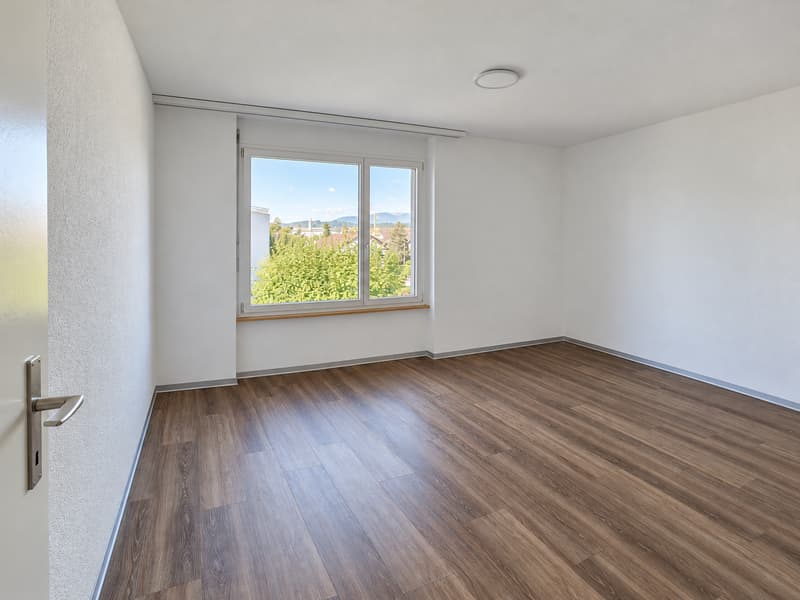 Moderne 4.5-Zimmer-Wohnung mit Balkon für Ihre Familie (10)