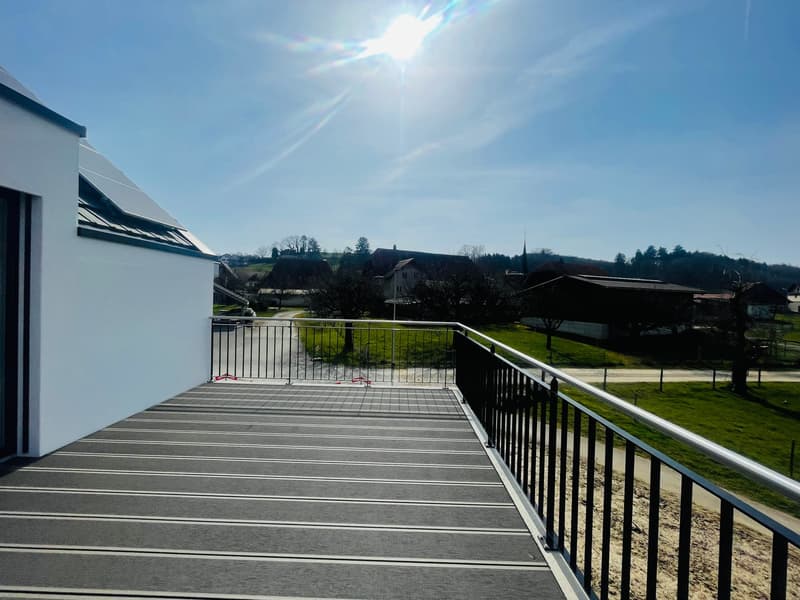 Grosszügiger Balkon mit Sicht ins Grüne