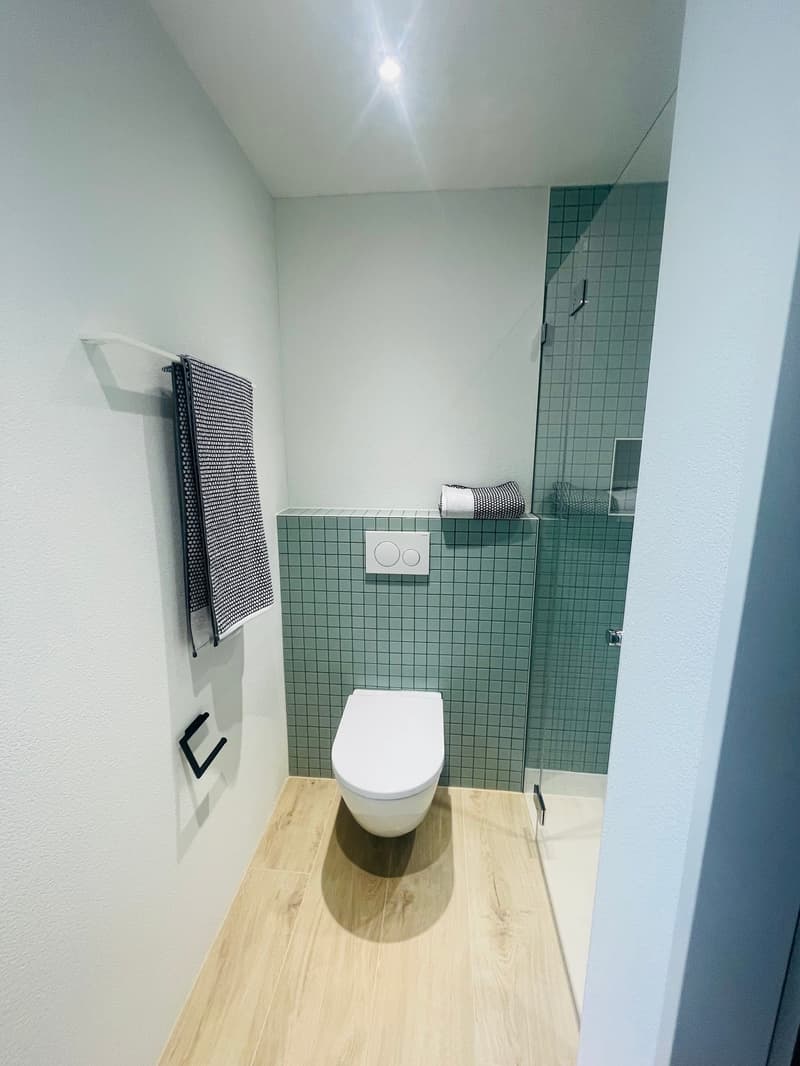 Badezimmer mit Dusche im UG