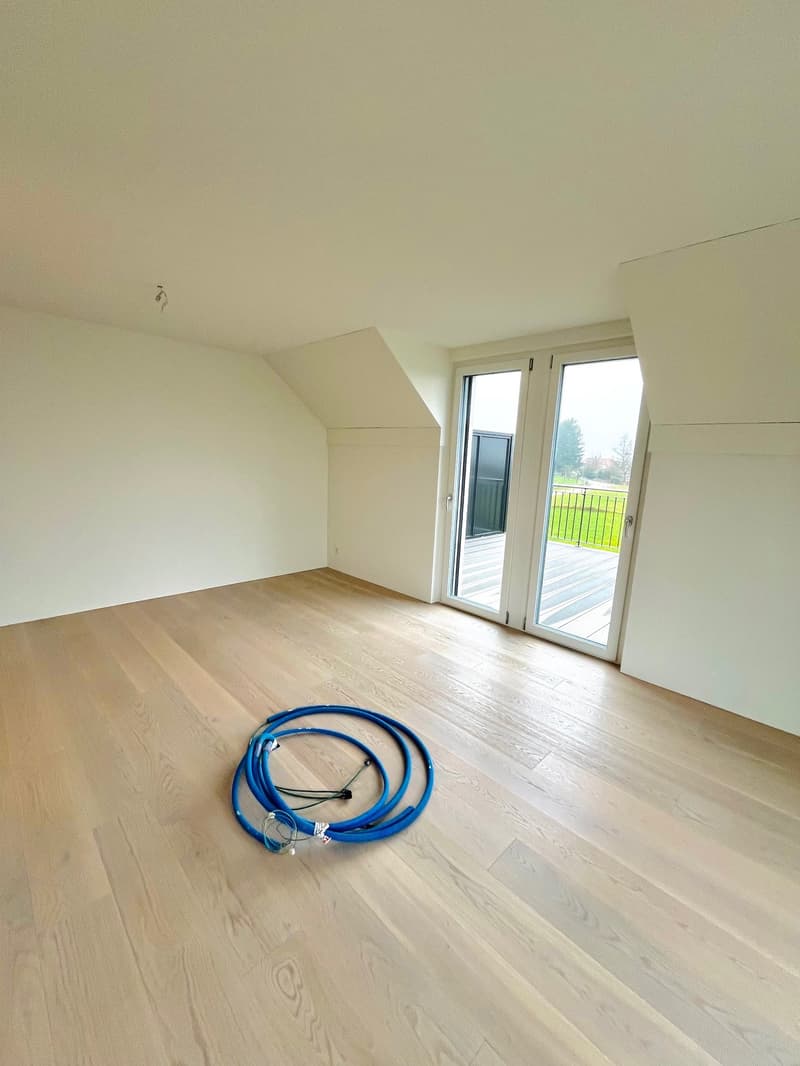 Zimmer im 1. OG mit direktem Zugang zum Balkon