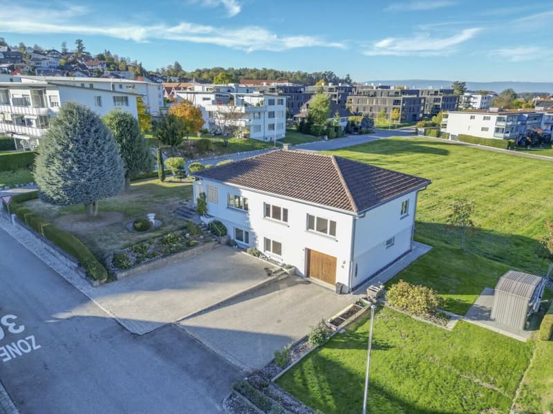 freistehendes Einfamilienhaus auf grossem Grundstück (2)