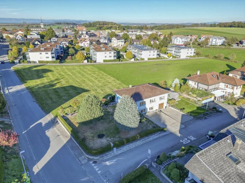 freistehendes Einfamilienhaus auf grossem Grundstück (16)
