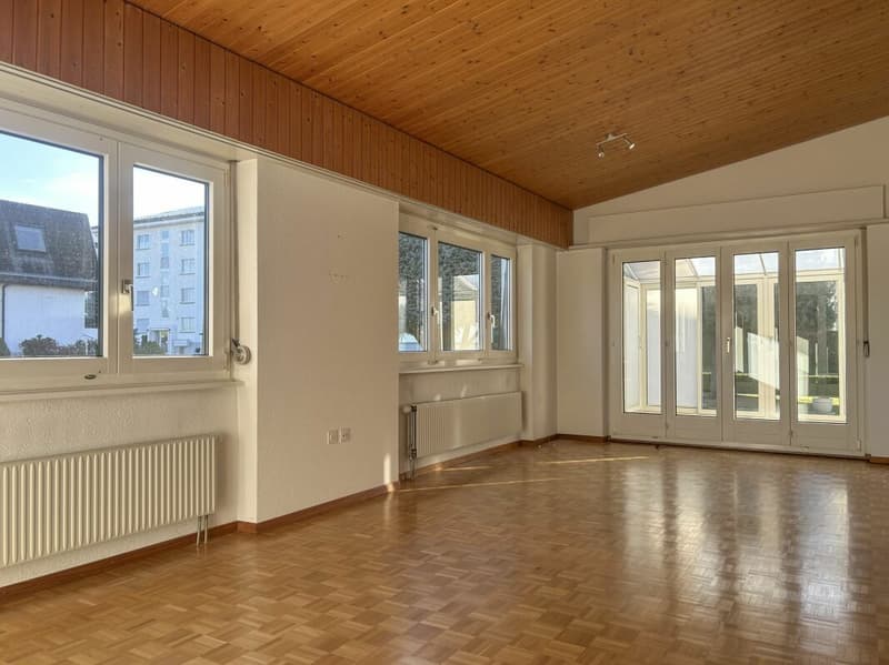 freistehendes Einfamilienhaus auf grossem Grundstück (3)