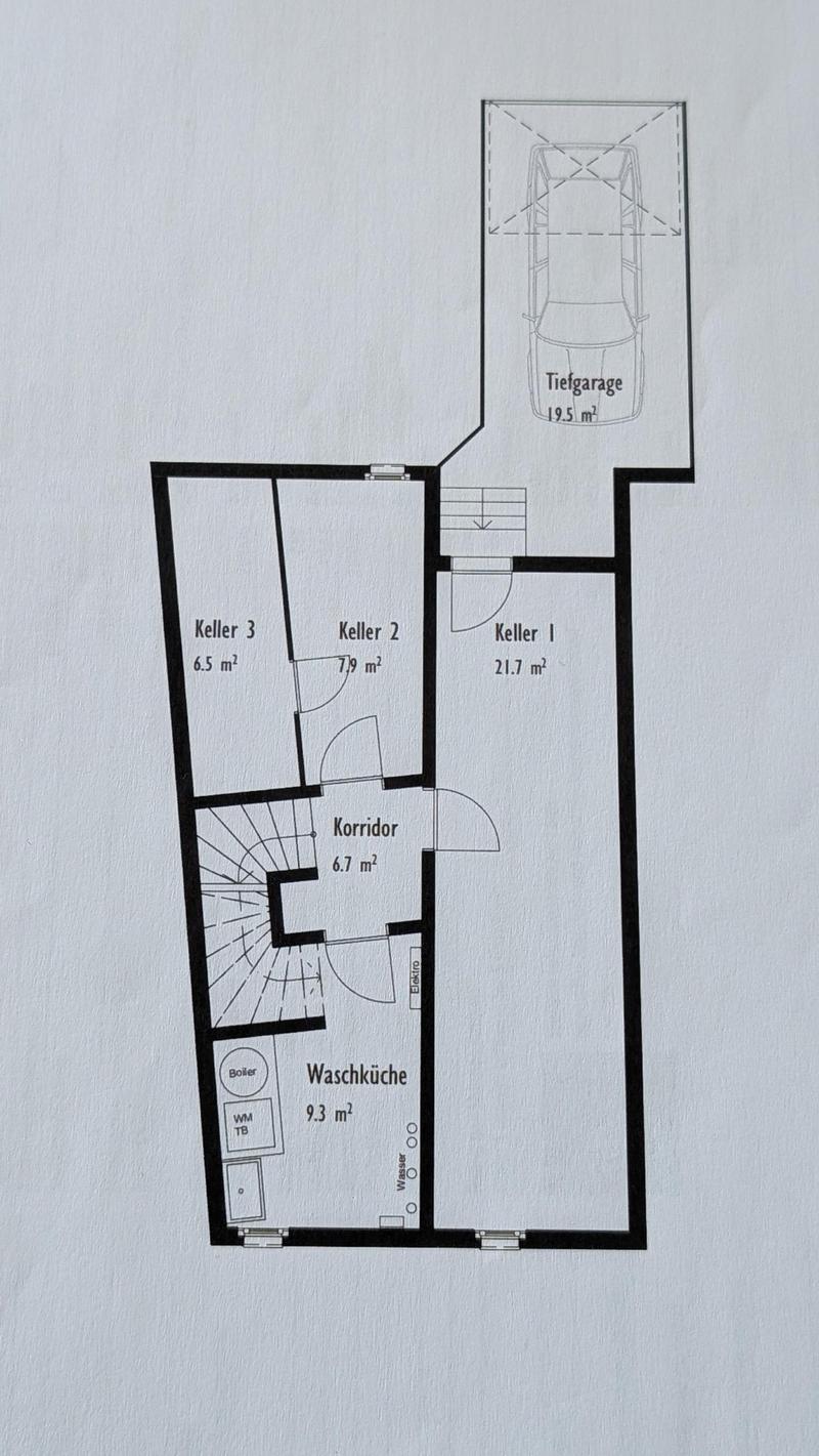 3 cellars, 1 bathroom, 1 boiler room, 1 laundry room, 1 corridor, 1 kitchen