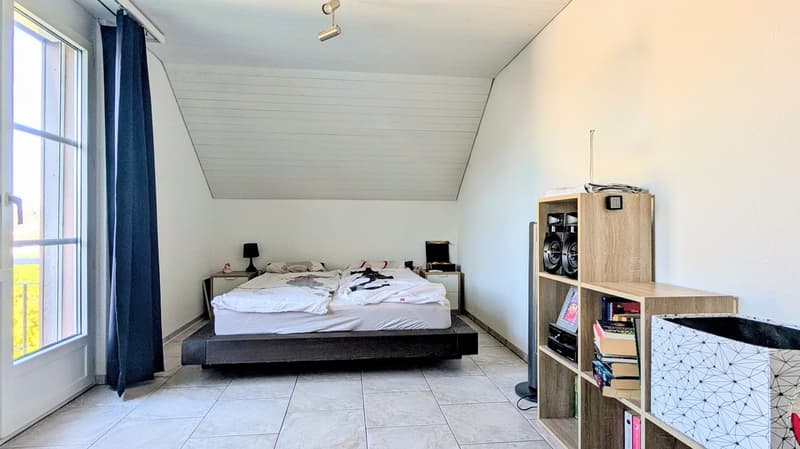Lichtdurchflutet mit zwei Balkonen, Kamin & zwei Garagenboxen (14)