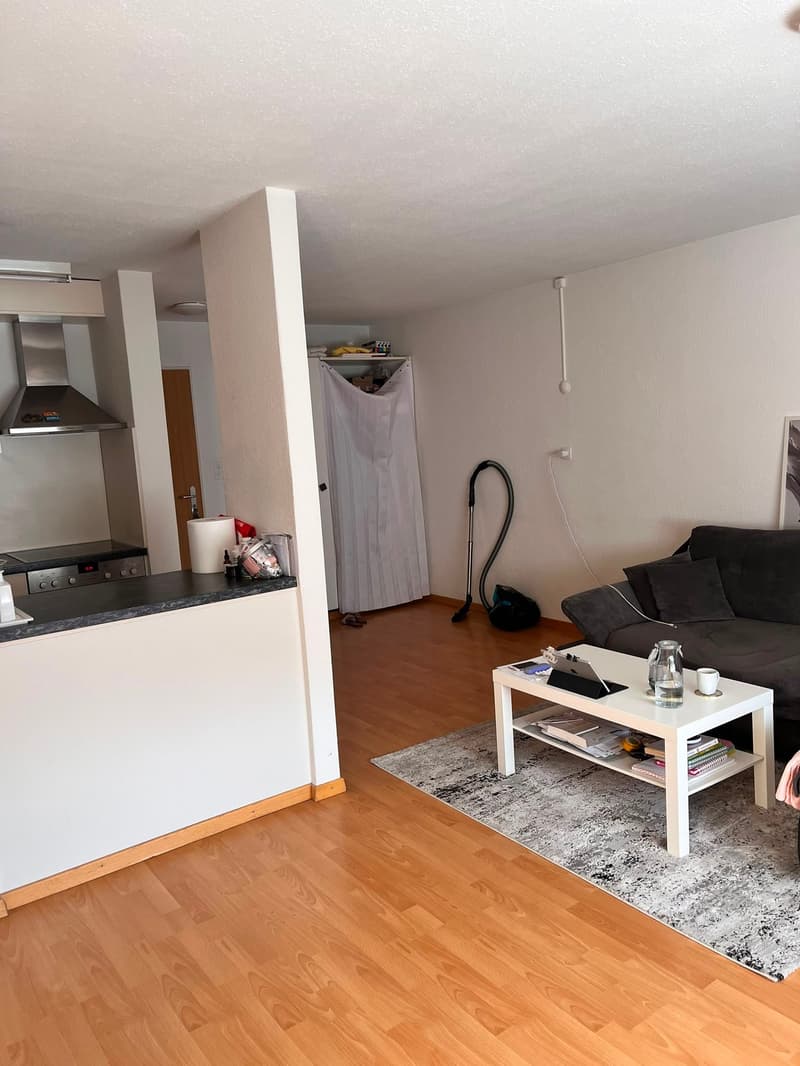Schöne 2.5 Zimmerwohnung mit Balkon (8)