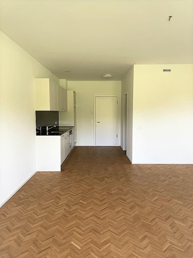 Modernes Studio mit Balkon und Blick ins Grüne (6)