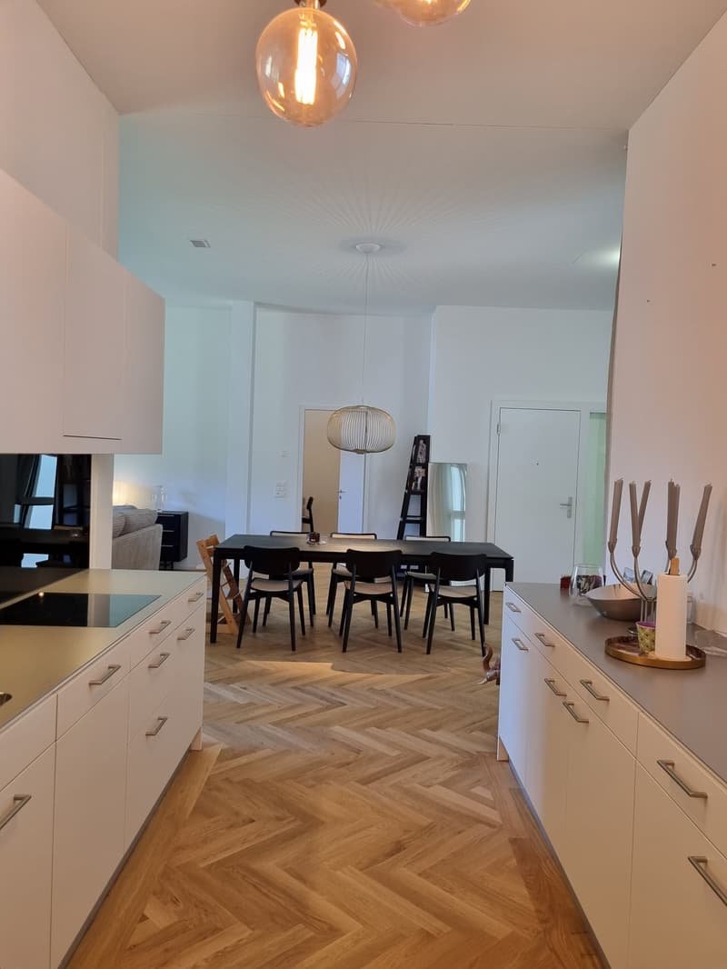 Moderne, stilvoll möblierte 4.5-Zimmerwohnung mit hochwertiger Ausstattung (3)