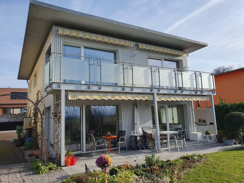 Freistehendes 5 1/2 Zimmer Einfamilienhaus mit Garage und Parkplatz (1)
