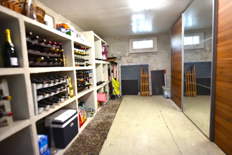 grosser Keller im UG