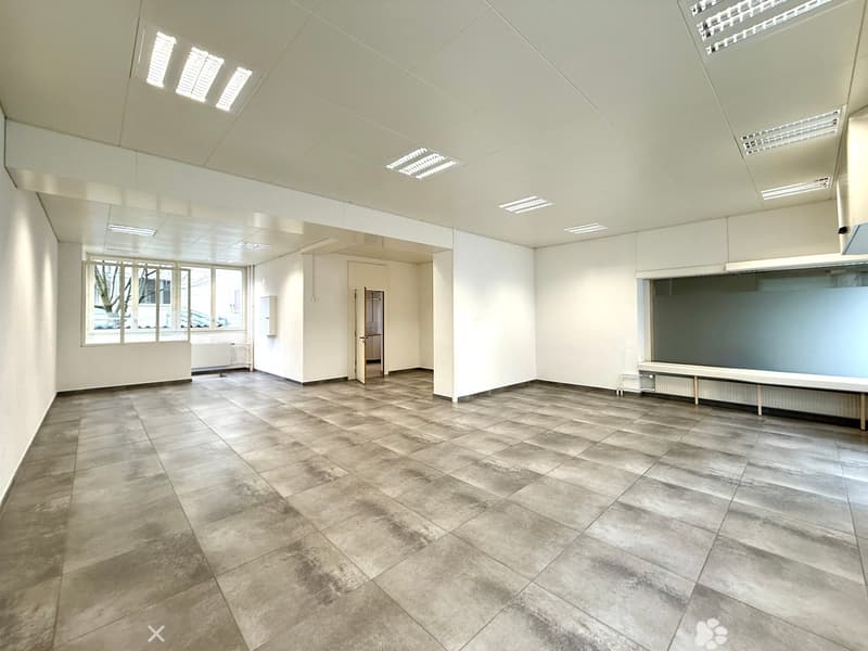 Stilvolle Gewerbefläche in Biel-Mett – ideal für Beauty, Praxis oder Büro (4)