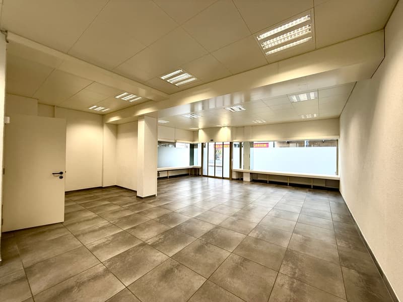 Spazio commerciale elegante a Biel-Mett – ideale per la bellezza, lo studio o l'ufficio (6)