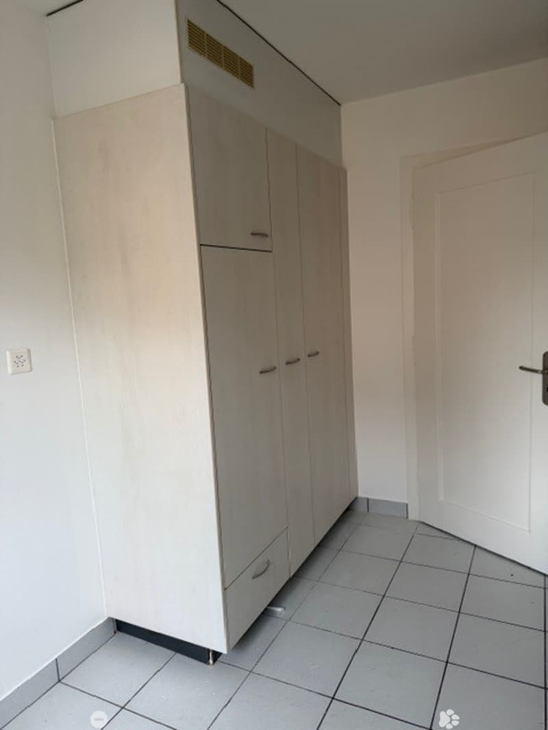 Charmante 4-Zimmer-Altbauwohnung mit Balkon und Seeblick in Biel (6)