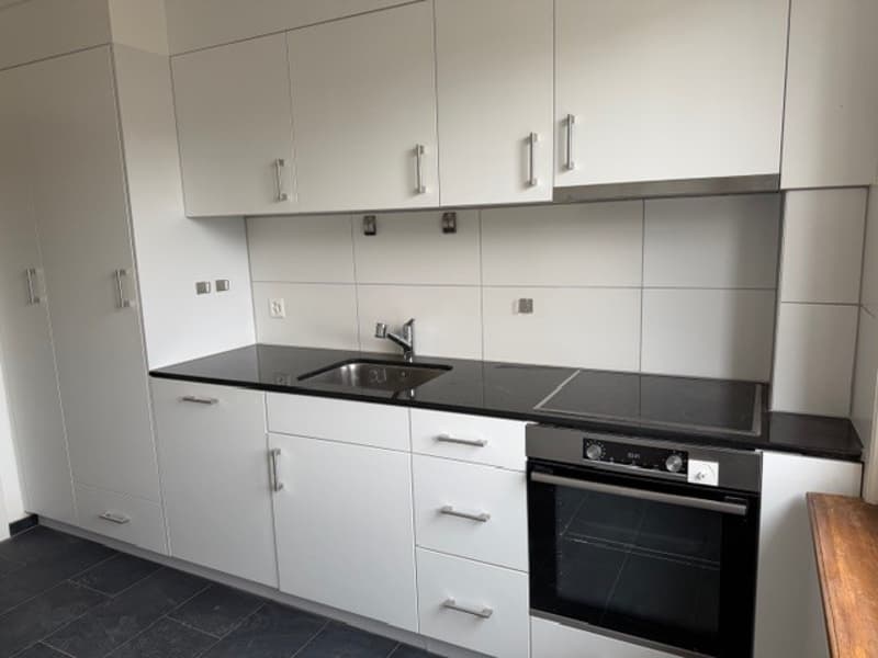 Charmante 4-Zimmer-Altbauwohnung mit Balkon und Seeblick in Biel (10)