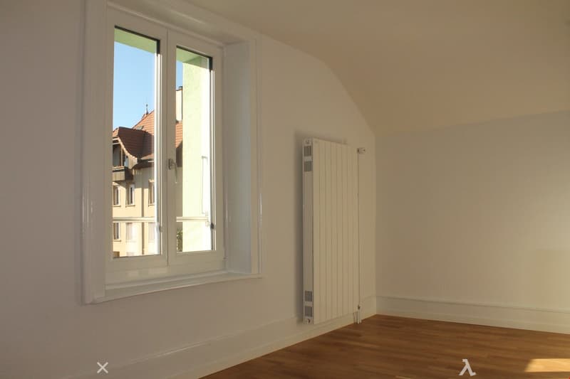 ALPENPANORAMA inklusive - top renovierte 2.5-Zimmerwohnung mit Galerie (4)