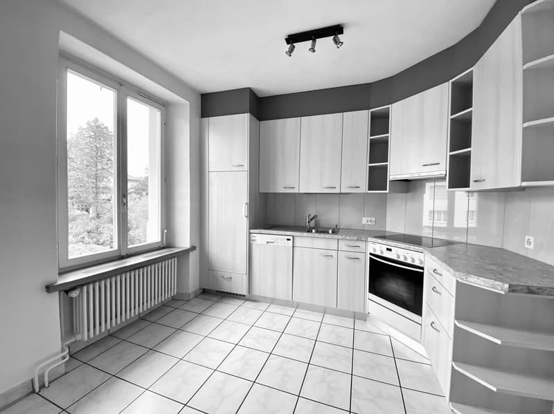 Grosszügige 2.5-Zimmerwohnung Altbau, ca. 85m2 mit grossem Balkon (4)