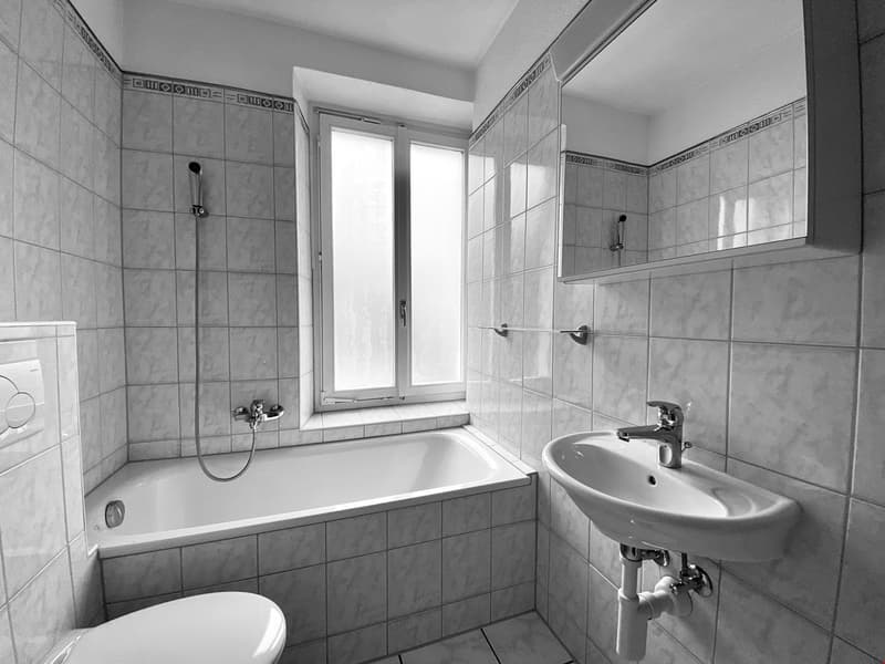 Grosszügige 2.5-Zimmerwohnung Altbau, ca. 85m2 mit grossem Balkon (6)