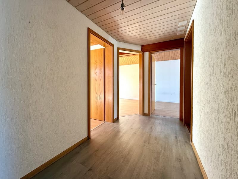 Charmante 3-Zimmer-Altbauwohnung mit Balkon in Biel – ab sofort verfügbar (8)