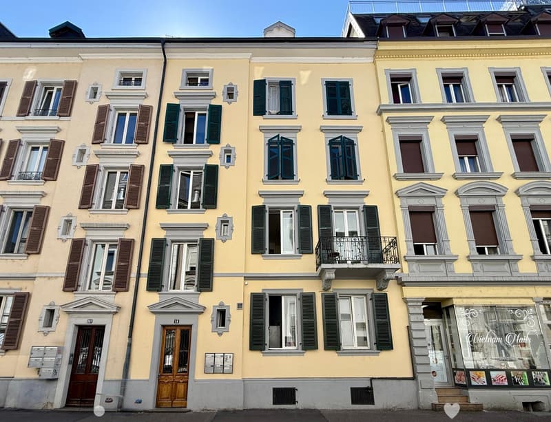 Charmante 3-Zimmer-Altbauwohnung mit Balkon in Biel – ab sofort verfügbar (1)