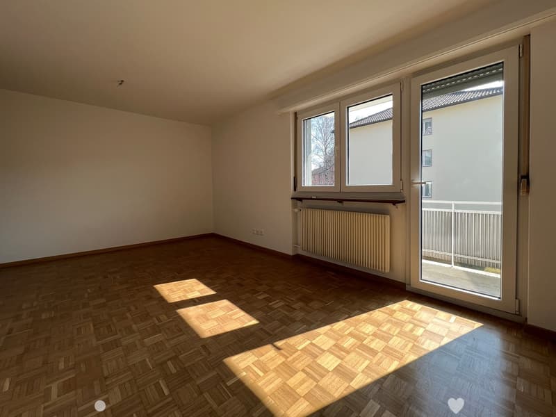 Komplett sanierte 1 1/2-Zwg offene Küche und Balkon (3)