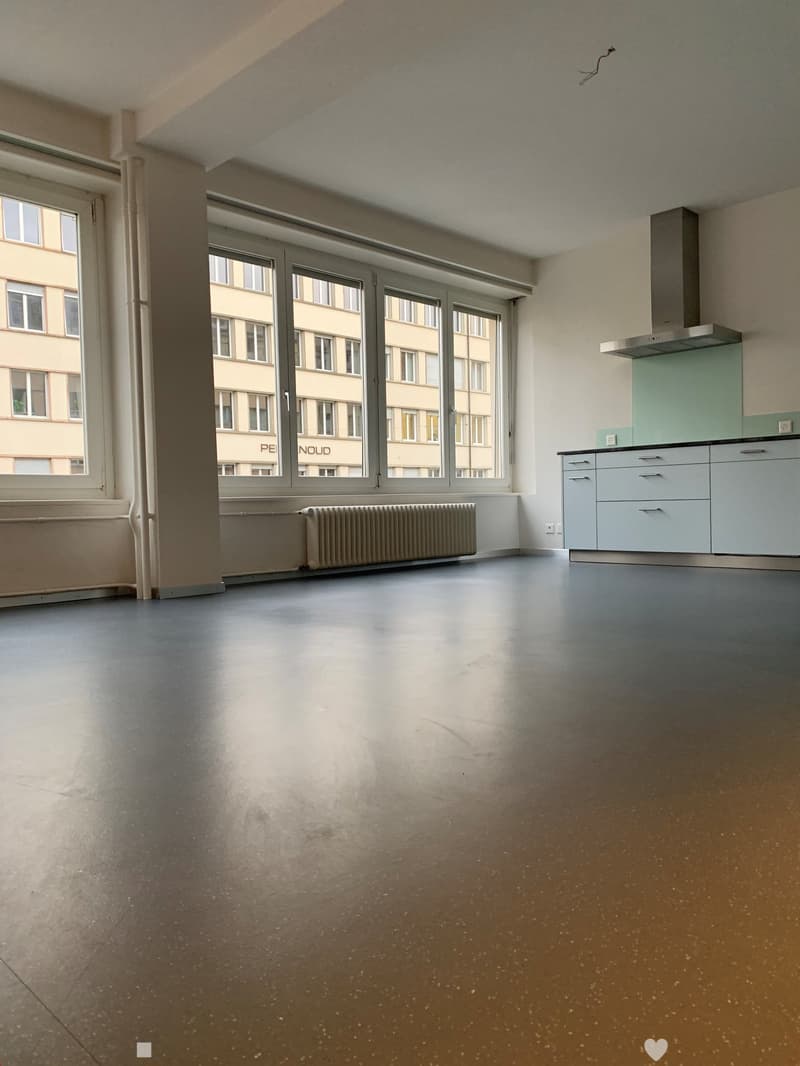 Grosse renovierte 2-Zwg im Zentrum an der Bahnhofstrasse in Biel (4)