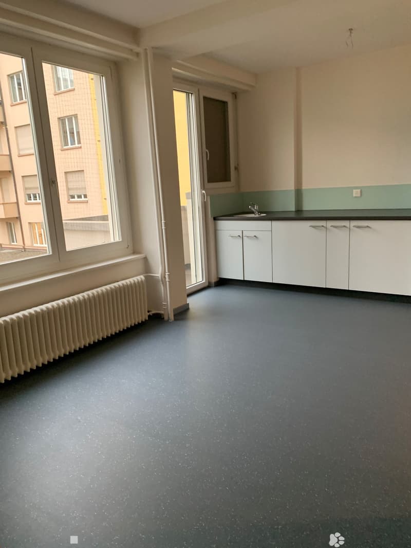 Grosse renovierte 2-Zwg im Zentrum an der Bahnhofstrasse in Biel (6)