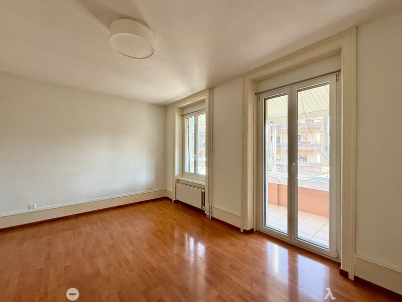Grosszügige 2.5-Zimmer-Wohnung mit 100 m² und Wintergarten-Charakter (5)