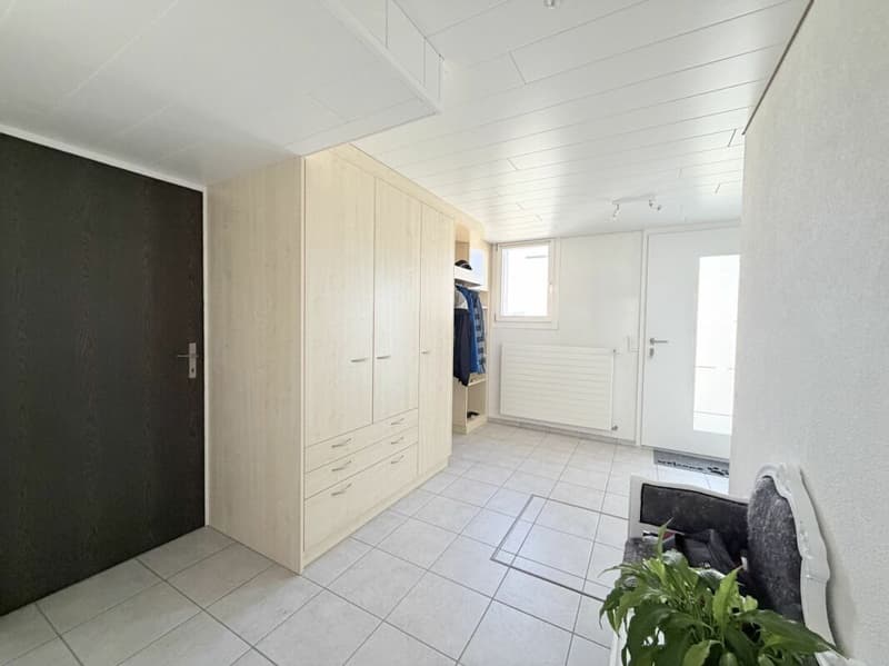 4.5-Zimmer-EFH mit 2.5-Zimmer-Einliegerwohnung an einer naturnahen Lage (16)