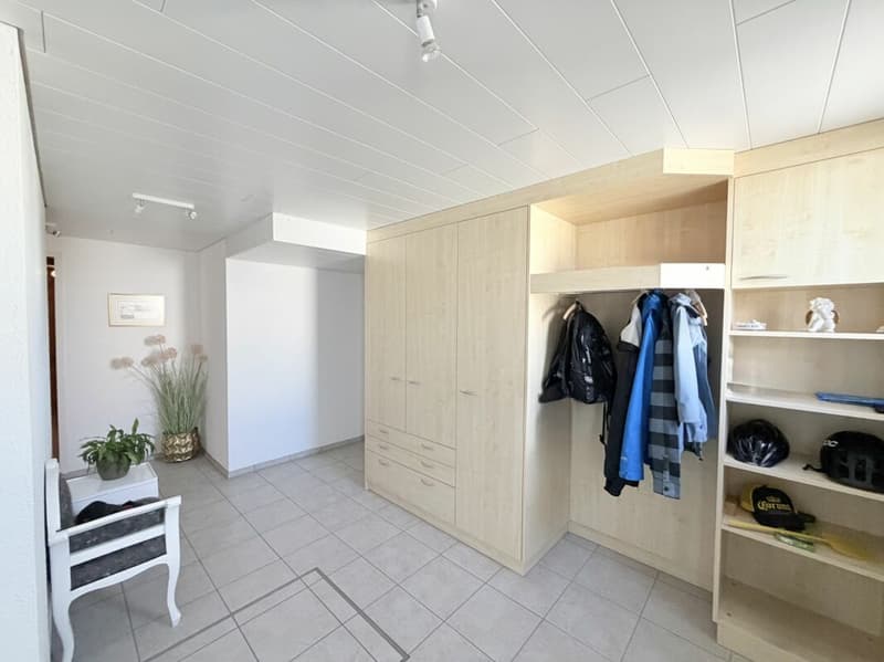 4.5-Zimmer-EFH mit 2.5-Zimmer-Einliegerwohnung an einer naturnahen Lage (17)