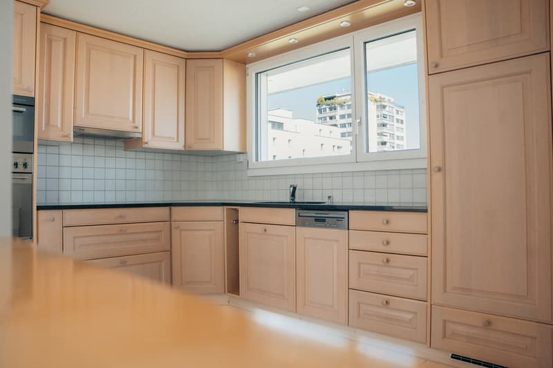 Moderne 4-Zimmer-Attikawohnung mit Cheminée in Thun (9)