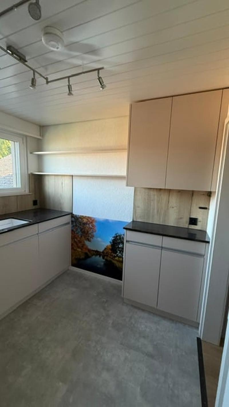 Charmante 4-Zimmer-Dachwohnung mit traumhaftem See- und Bergblick in Oberhofen am Thunersee (6)