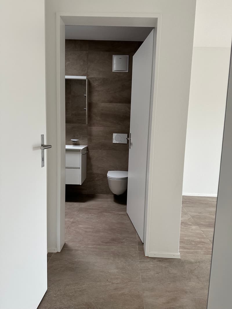 Moderne 4-Zimmer-Neubauwohnung mit Balkon und schöner Aussicht in Uetendorf (13)