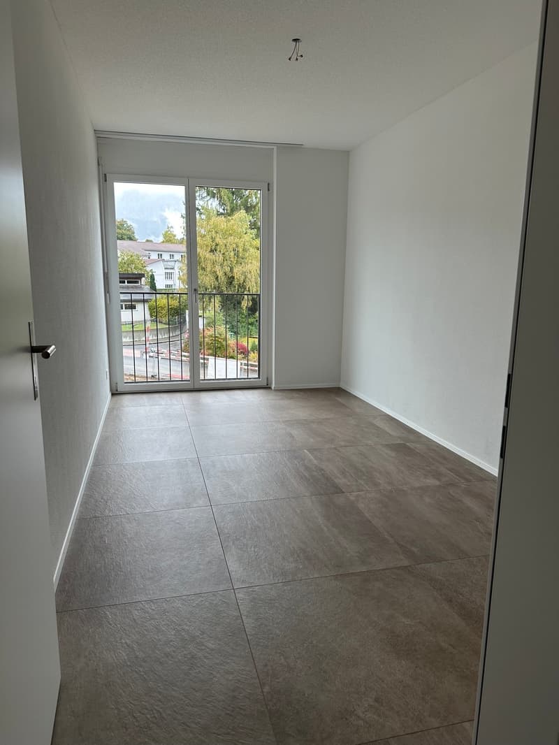 Moderne 4.5-Zimmer-Neubauwohnung mit Balkon und schöner Aussicht in Uetendorf (10)