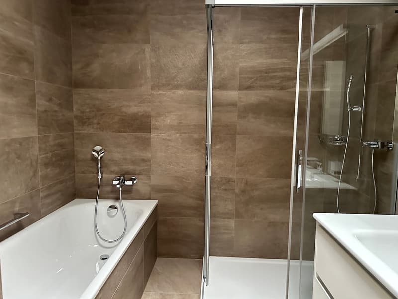 Moderne 4.5-Zimmer-Neubauwohnung mit Balkon und schöner Aussicht in Uetendorf (15)