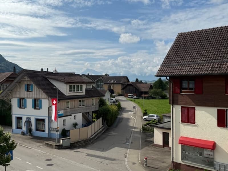 Helle 4.5-Zimmer-Wohnung mit Bergblick und Balkon in Toffen (1)