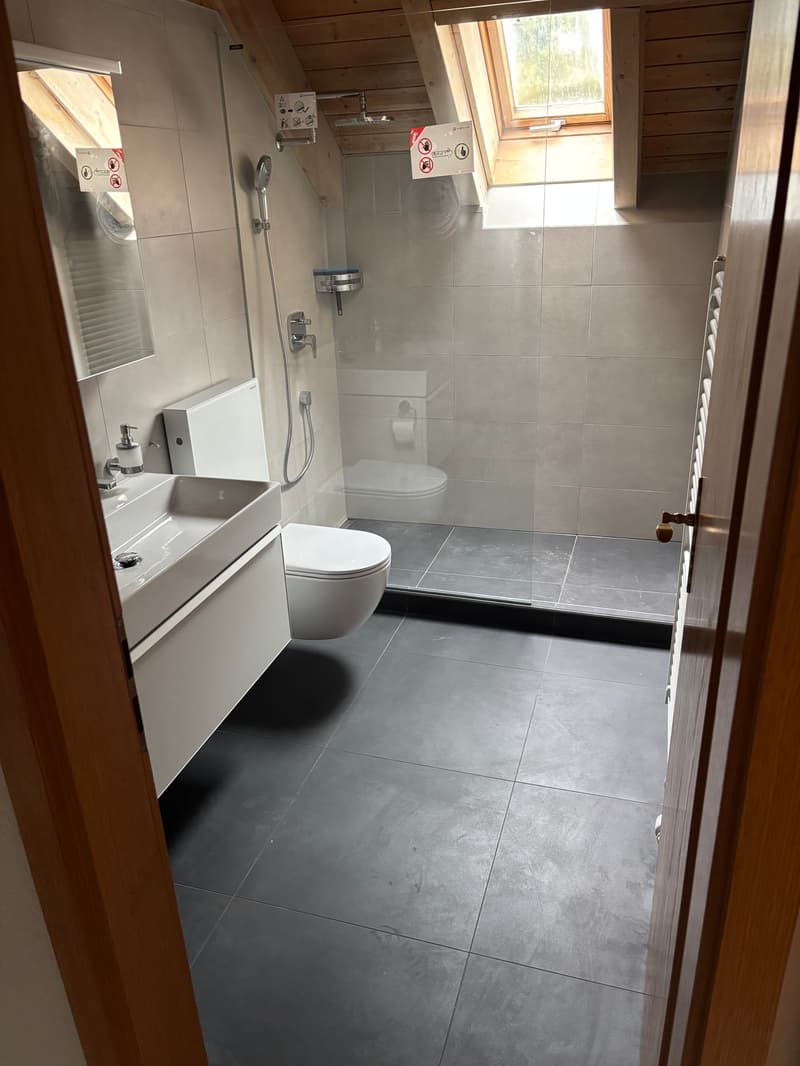 Gemütliche 3-Zimmer-Dachwohnung mit Balkon in Goldiwil b. Thun (21)