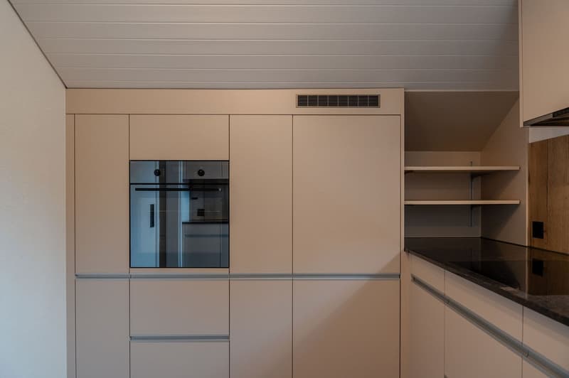 Charmante 4-Zimmer-Dachwohnung mit traumhaftem See- und Bergblick in Oberhofen am Thunersee (5)