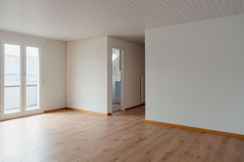 Charmante 4-Zimmer-Dachwohnung mit traumhaftem See- und Bergblick in Oberhofen am Thunersee (14)