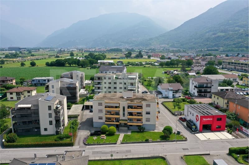 Appartamento con balcone e posteggio (3)