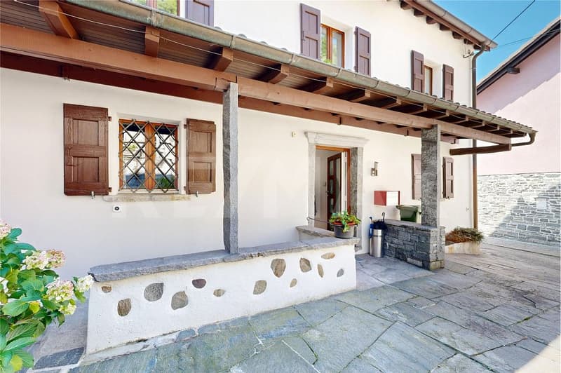Affascinante casa ticinese con vista lago (3)