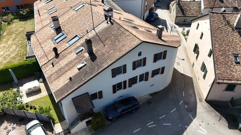 Maison de charme et authentique du 17ème siècle au cur du bourg avec jardin et terrasse (13)