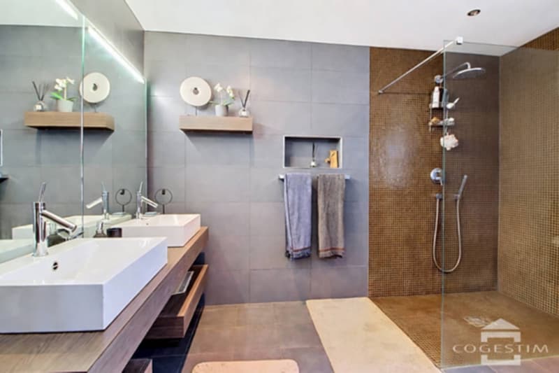 Rez-sup. - salle de douche parentale