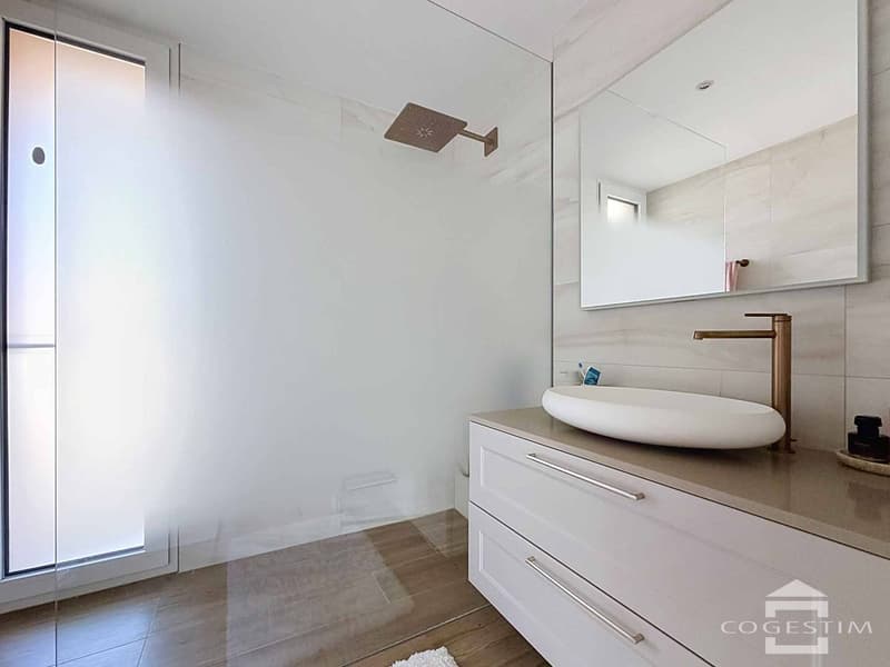 Villa contemporaine de 5.5 pièces avec piscine (13)