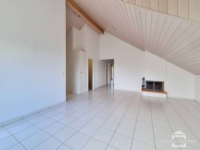 Disponible de suite Bel appartement de 4.5 pièces au cur de La Côte (13)