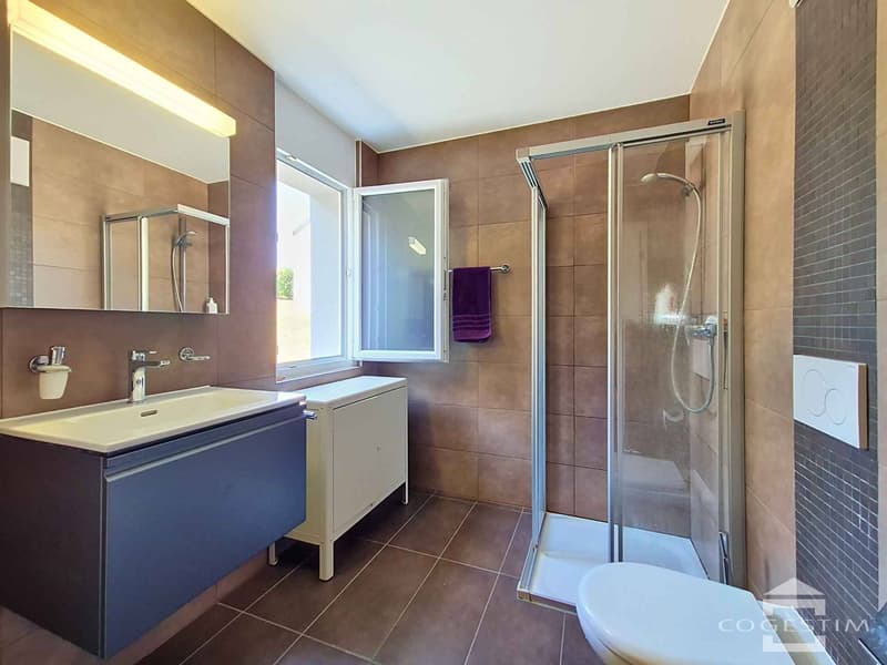 Appartement moderne de 4.5 pièces avec de généreux espaces extérieurs (6)
