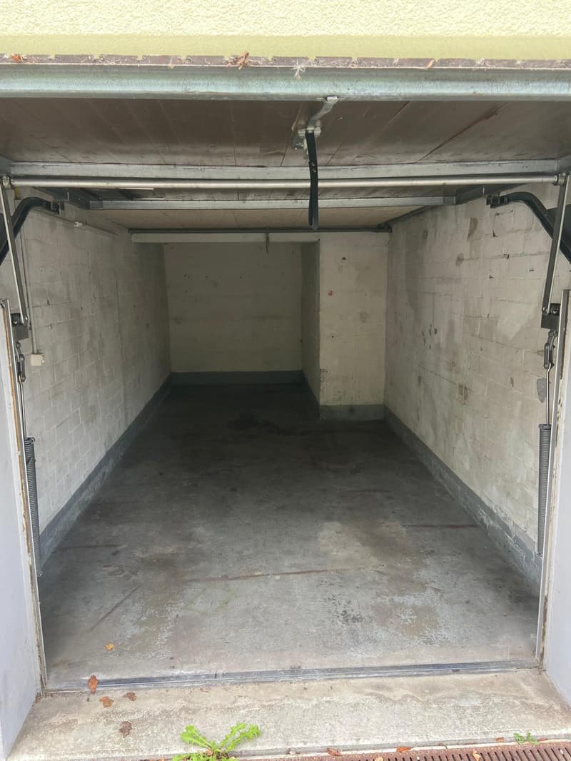 "Garage zu vermieten" Musterfoto (3)